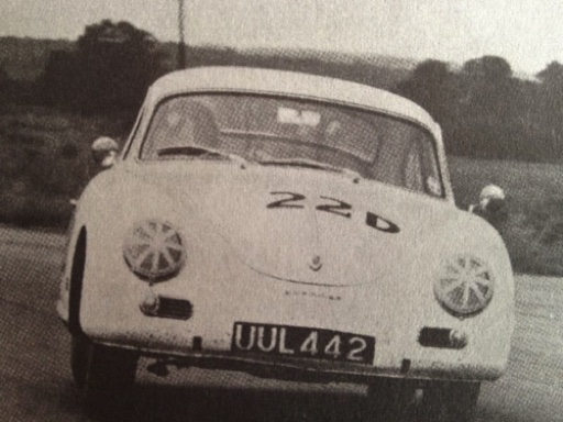 Avec la Porsche  356 1600S de 
Ian Scott Watson
© Graham Gault